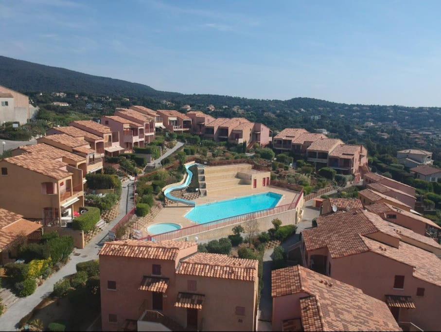 キャバレール・シュル・メールTerrasse De 30M2 Vue Mer Panoramique 1 Chambreアパートメント エクステリア 写真