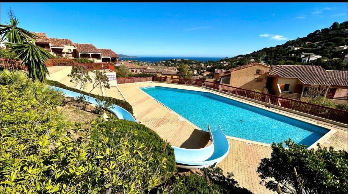 キャバレール・シュル・メールTerrasse De 30M2 Vue Mer Panoramique 1 Chambreアパートメント エクステリア 写真